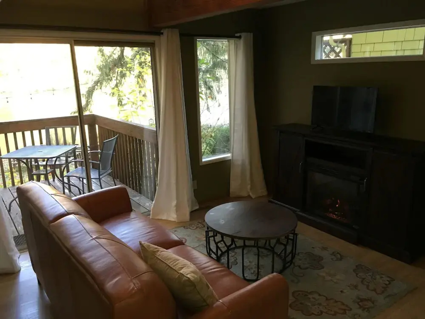 McKenzie River Inn Bed & Breakfast and Cabins