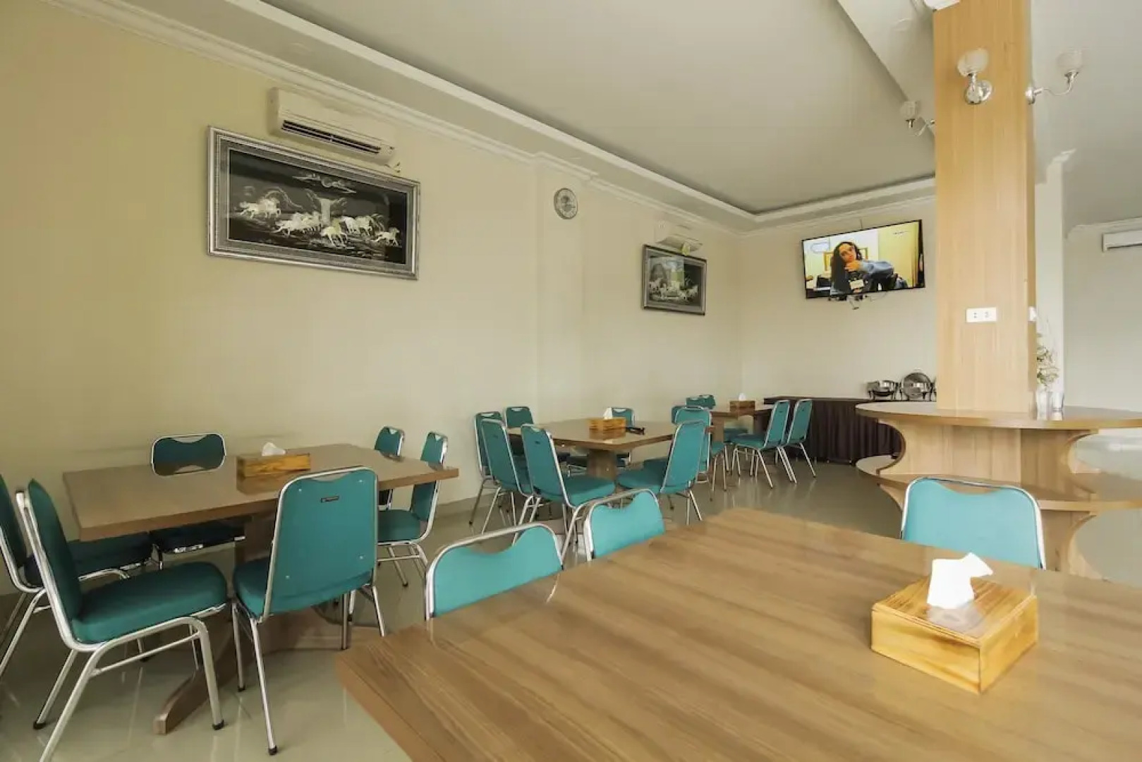 RedDoorz near Bangka Trade Center