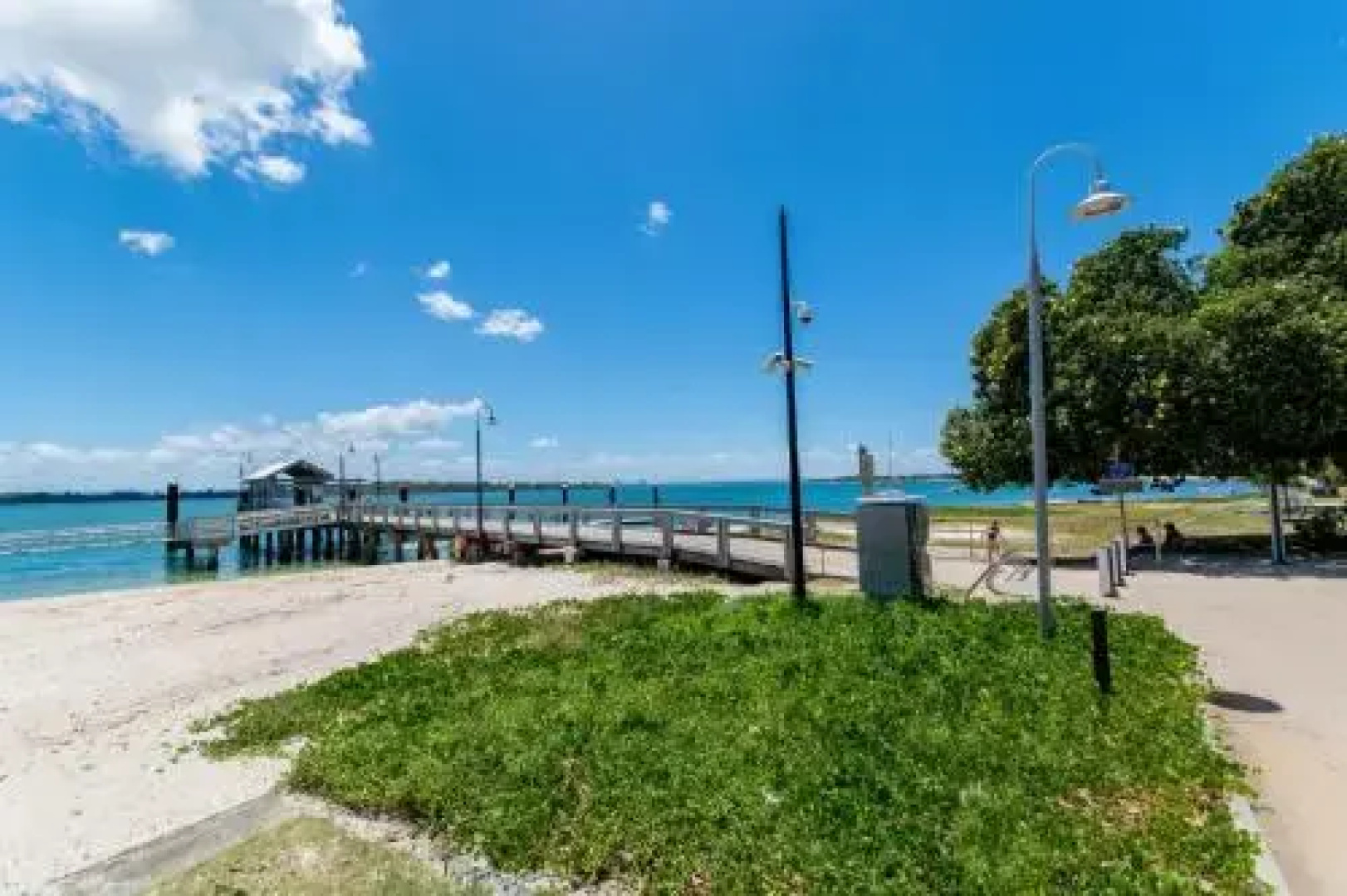 Waterfront Retreat with room for a boat - Welsby Pde, Bongaree