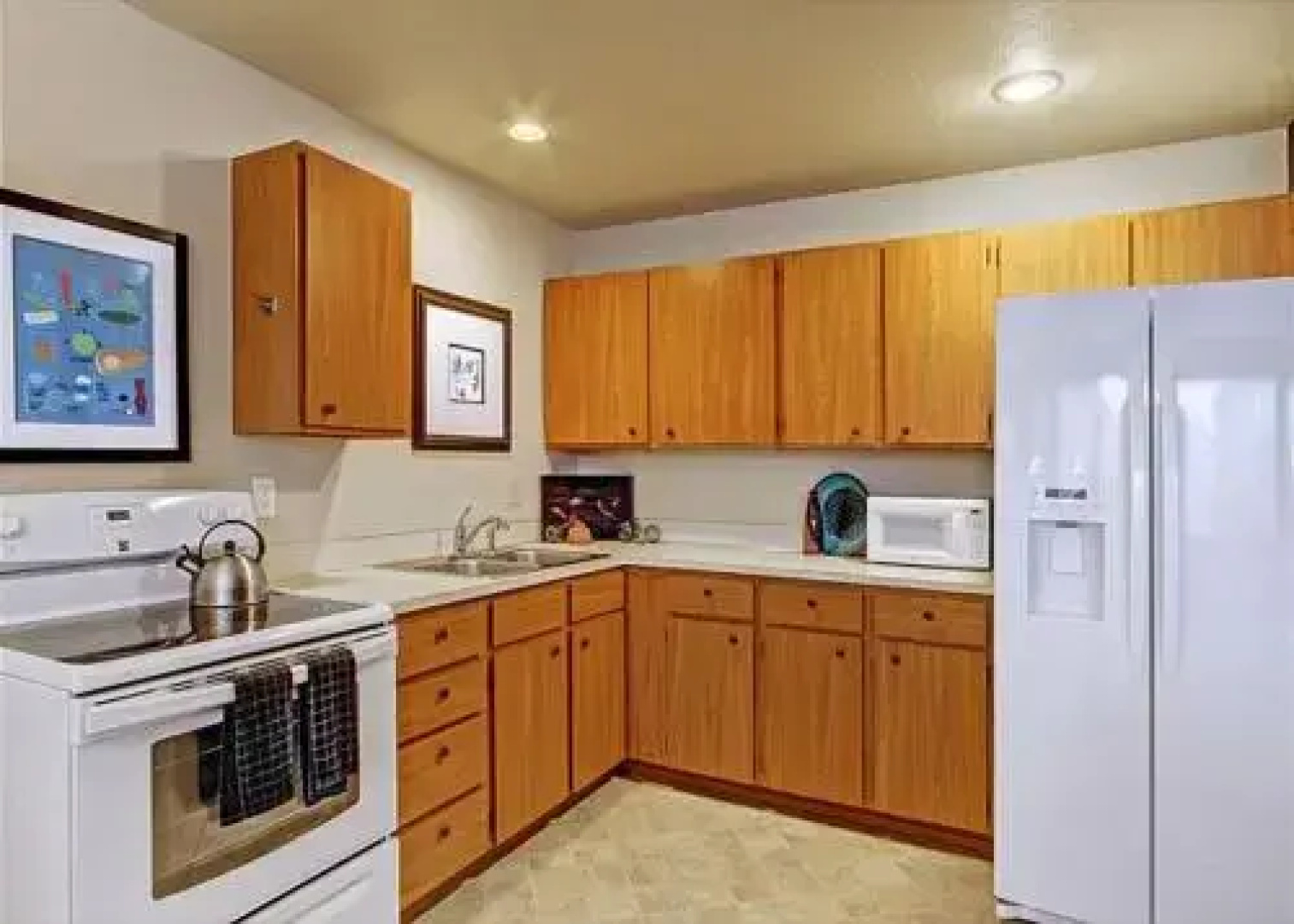 Phinney Suites Retreat - Two Bedroom Townhome with Fireplace