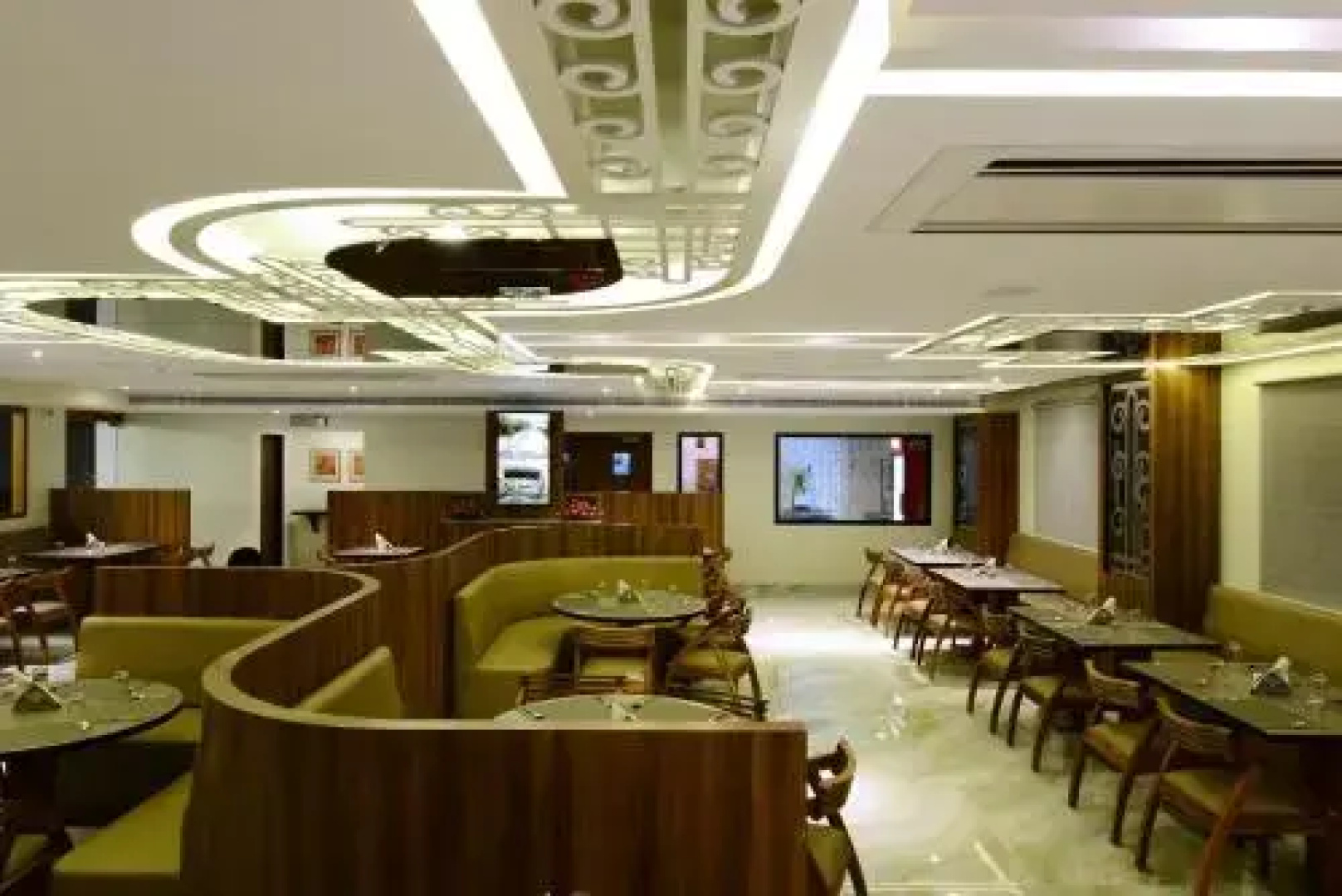 OYO Premium Jubilee Hills