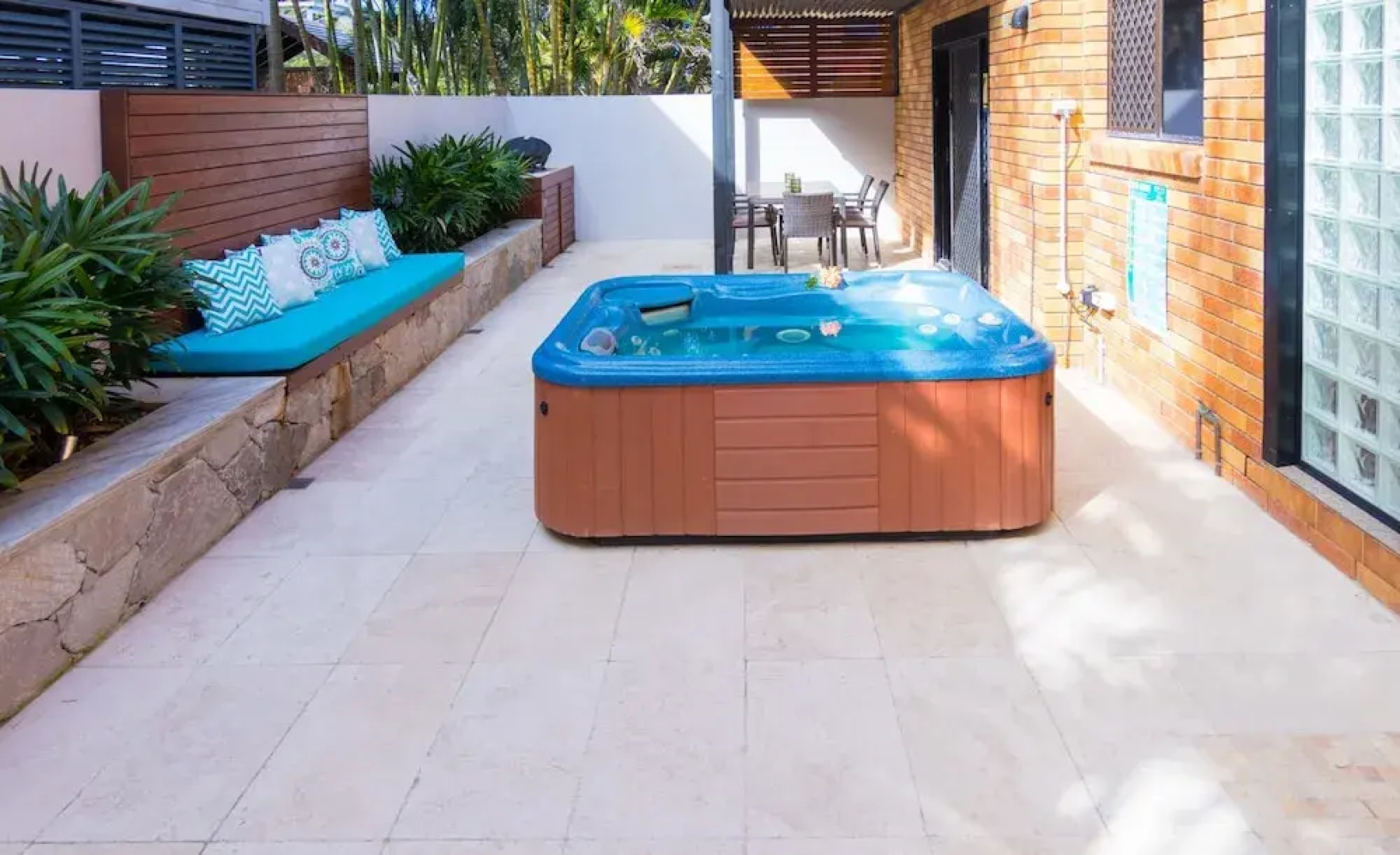 Rayner's Secret - Lennox Head