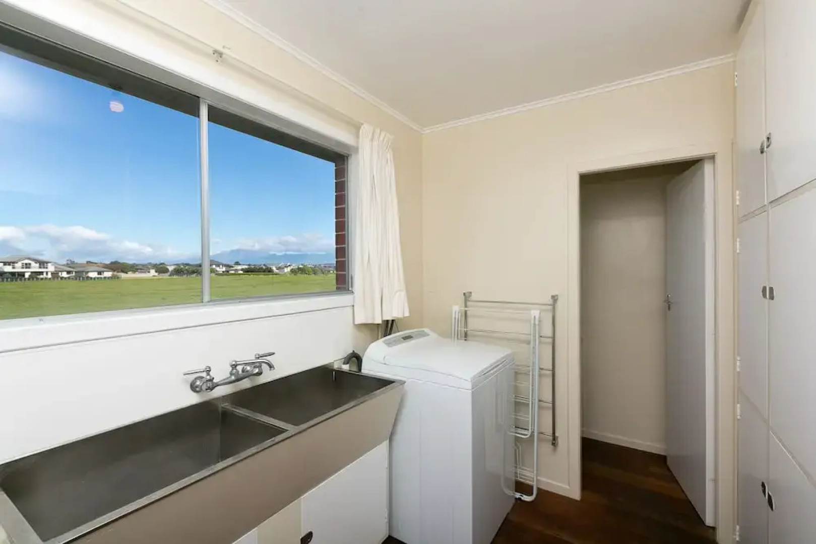 Wanaka Bay Seaviews
