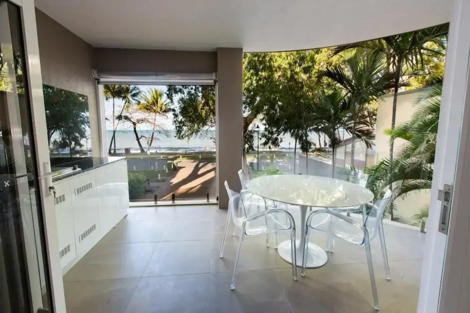 603 On The Beach - Luxury Apartment