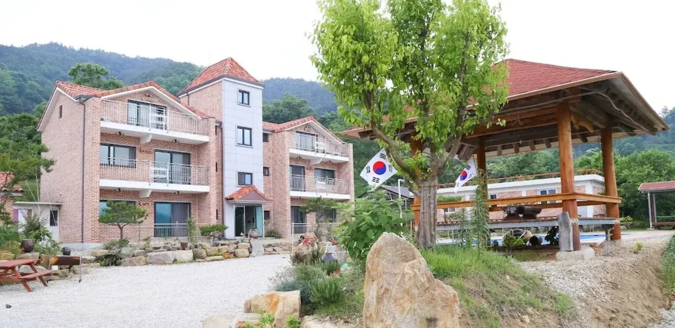Sanchung Nari Flower Pension