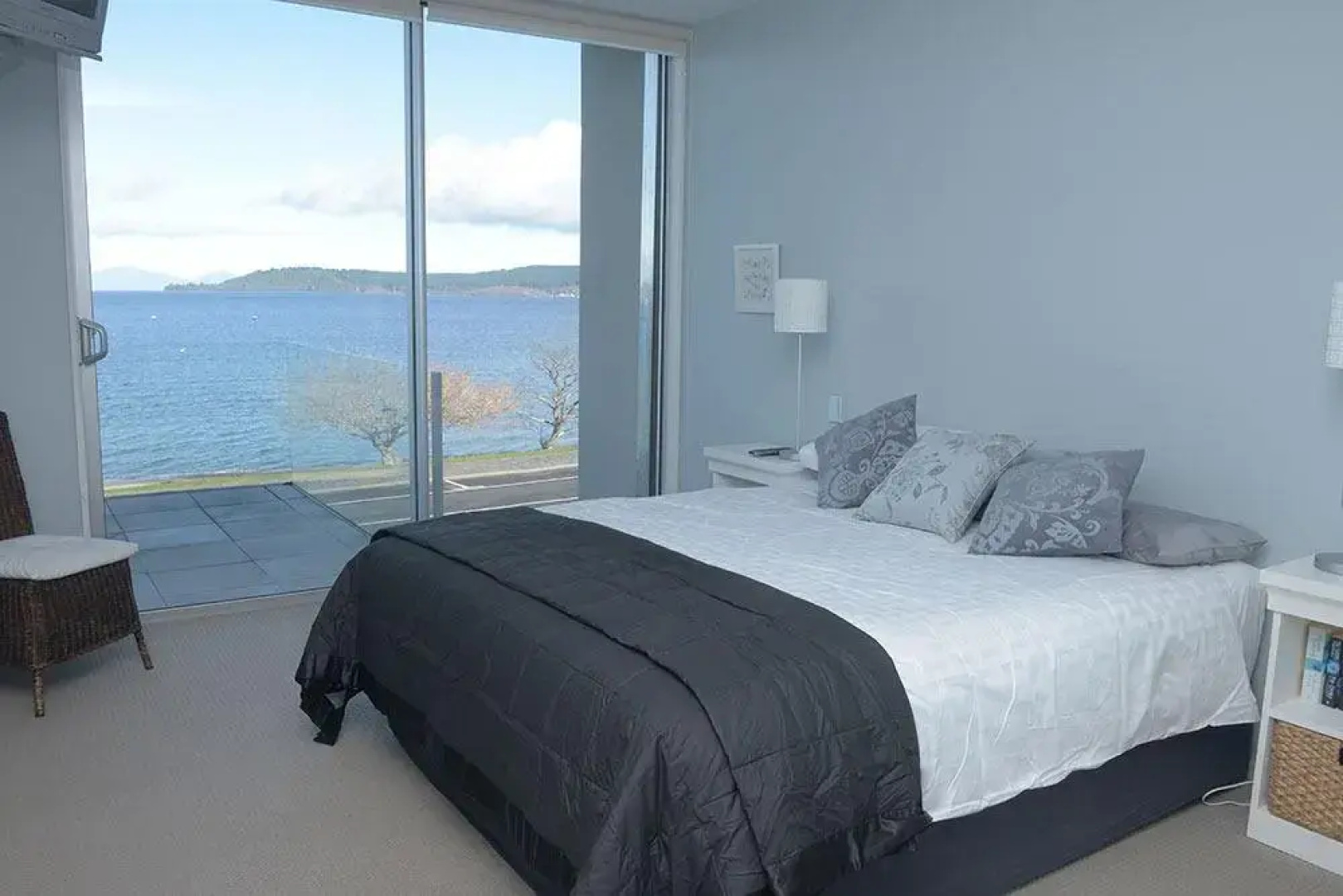 One Ten 4 Apartment by Luxury Lakeside Accommodation
