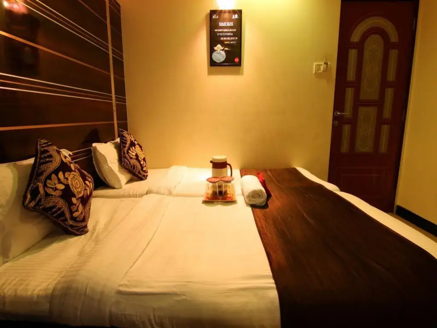 OYO 424 Hotel Apple Suites