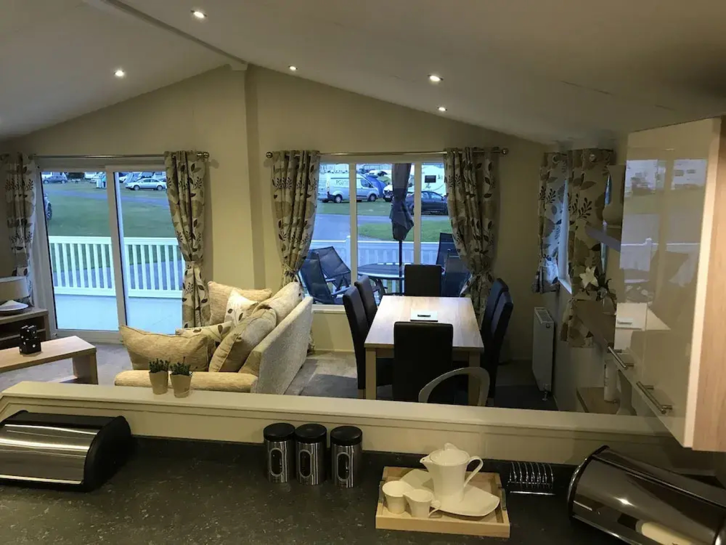 Luxury Lodge Embo