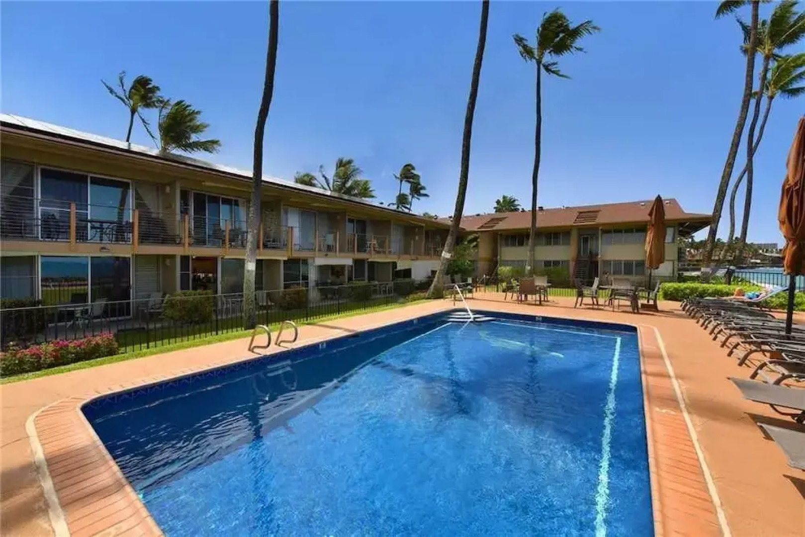 Hale Kai 204 by RedAwning