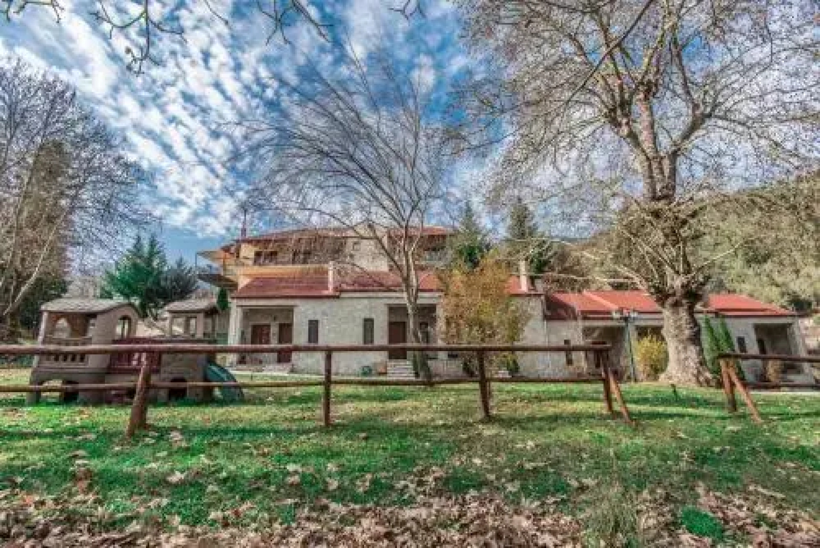 Mesostrati Guesthouse