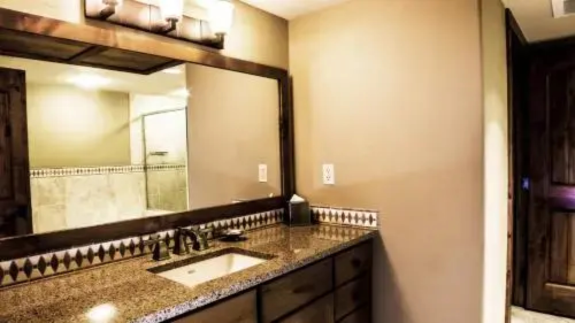 Journey's End - LOM402 - 1 Br Apts