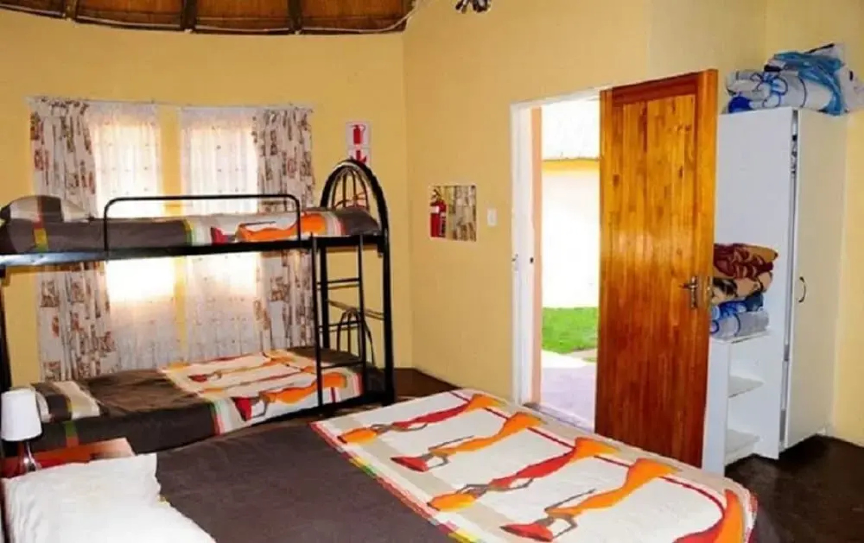 Sheri's Lodge & Backpackers