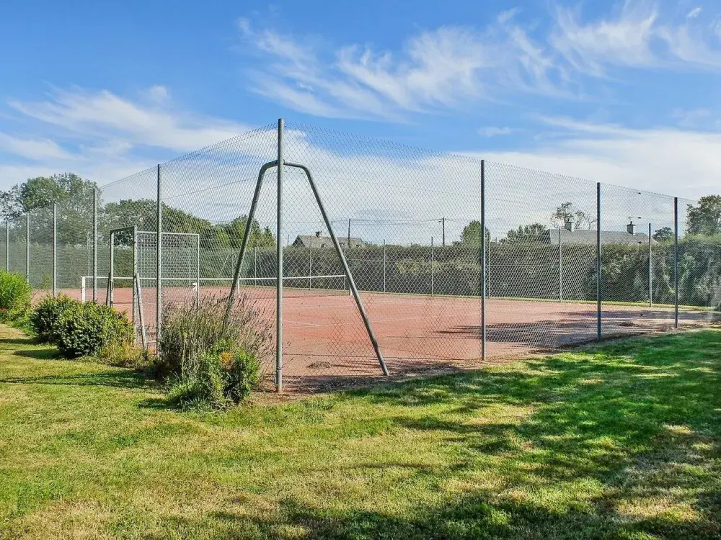 Ferme Familiale avec court de tennis