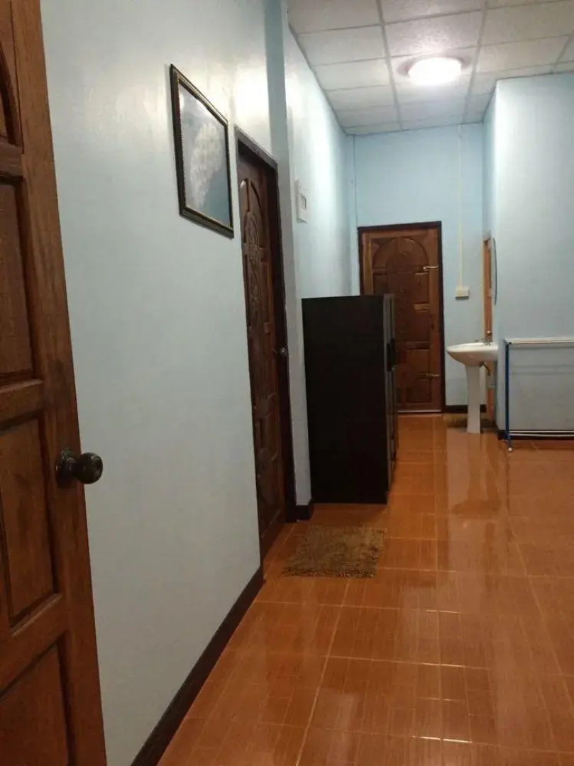 Tong111 Rattaburi Hotel