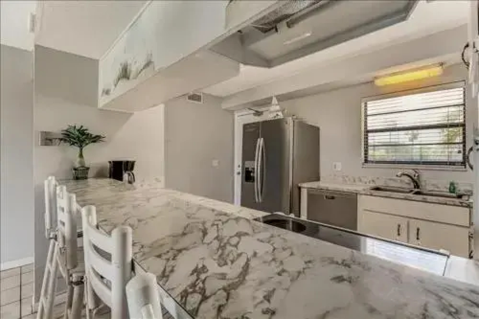 Spacious Oceanfront Condo, Easy Access to Private Fishing Pier by RedAwning
