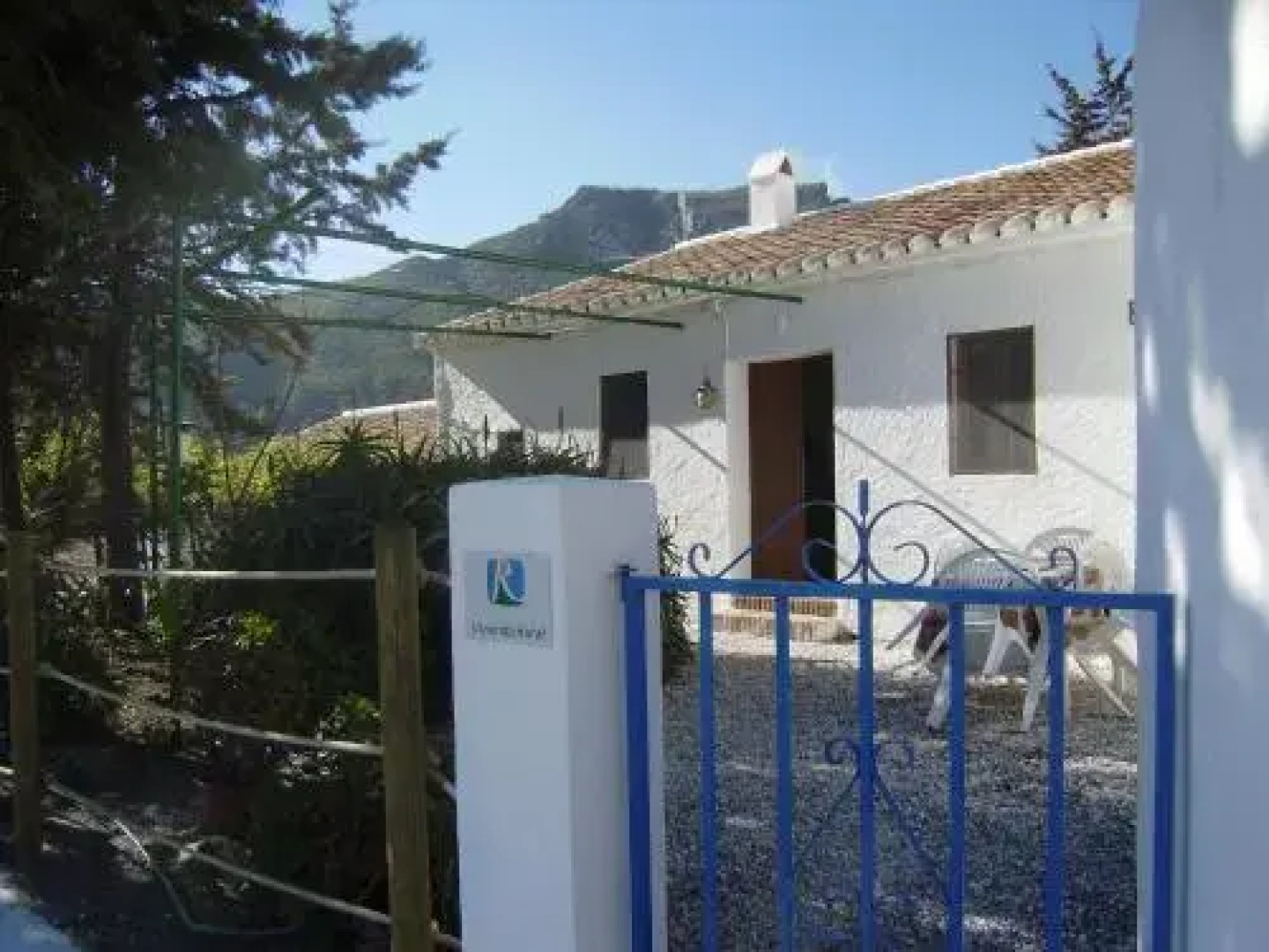 La Casita Blanca- La Almona Chica