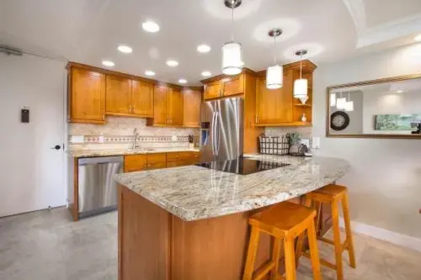 Kauhale Makai 434, 2 Bedroom, 2 Bathroom Oceanfront Condo, Pool