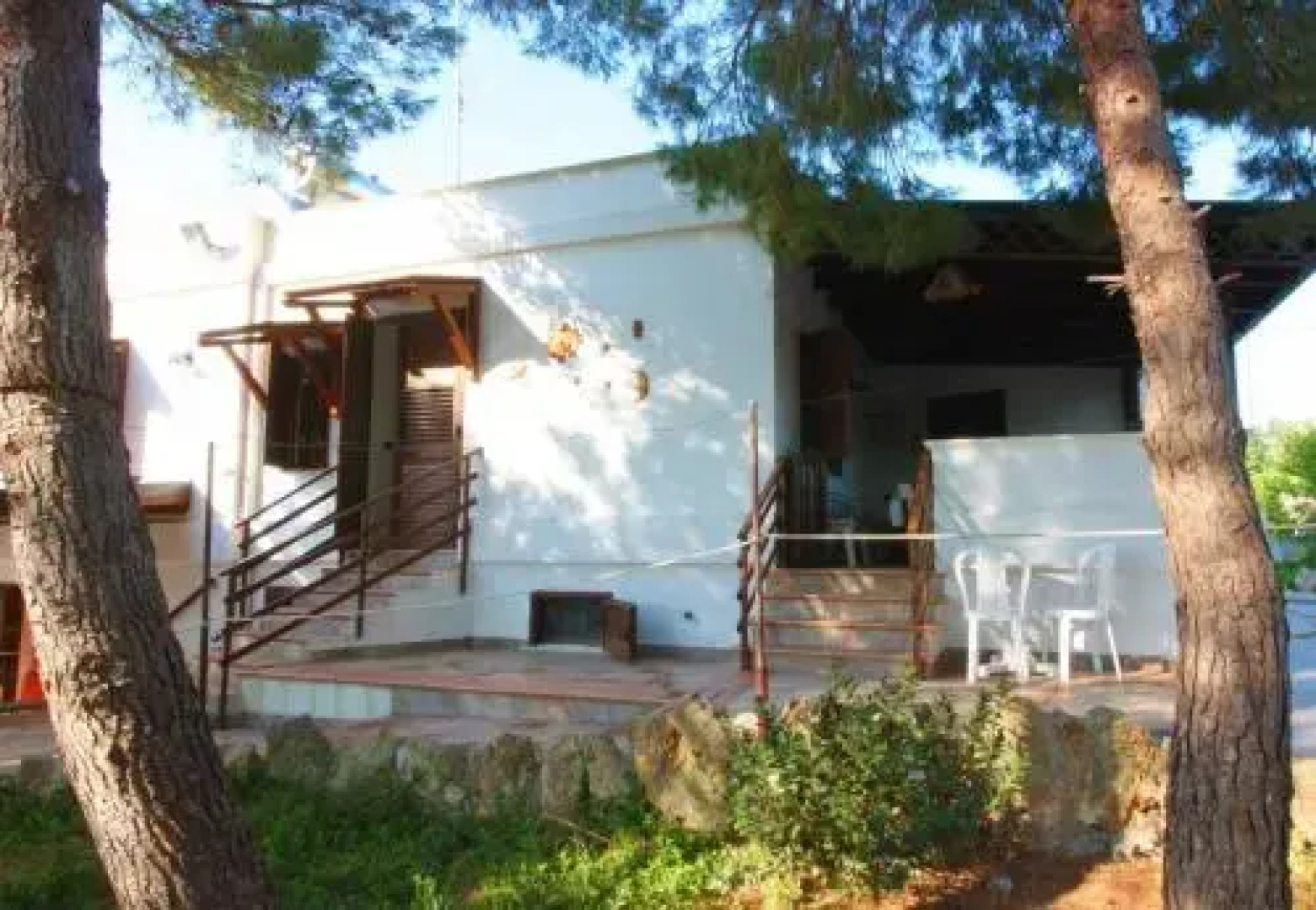 Cotriero Pineta White House