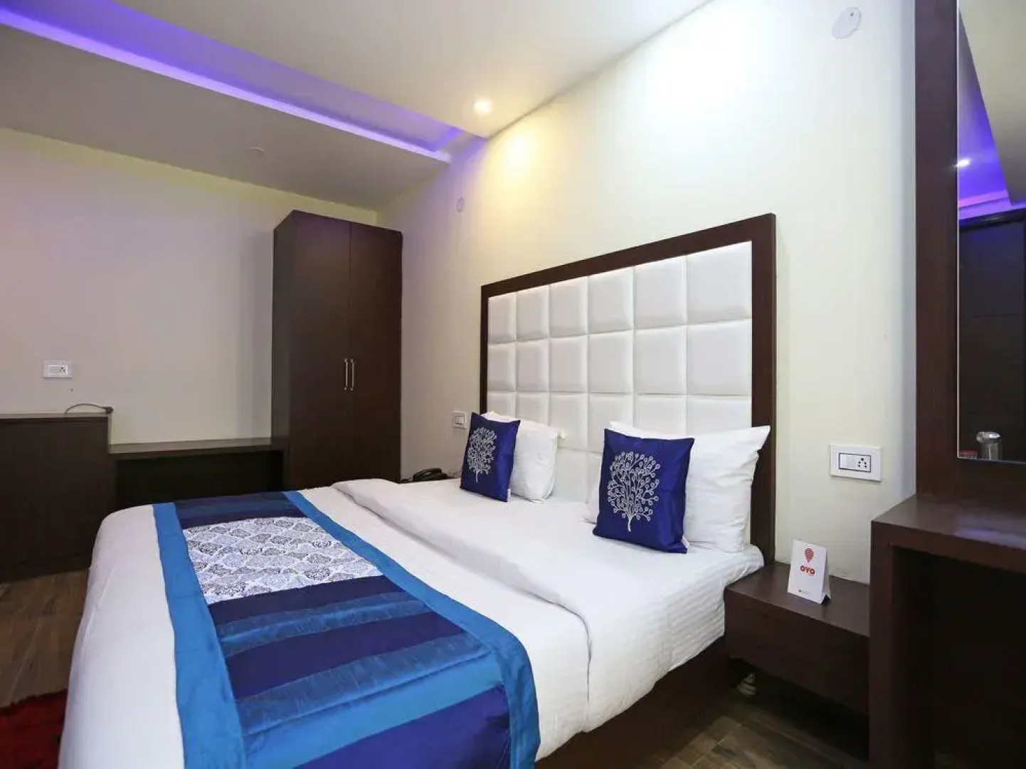 Hotel Blue Magnets