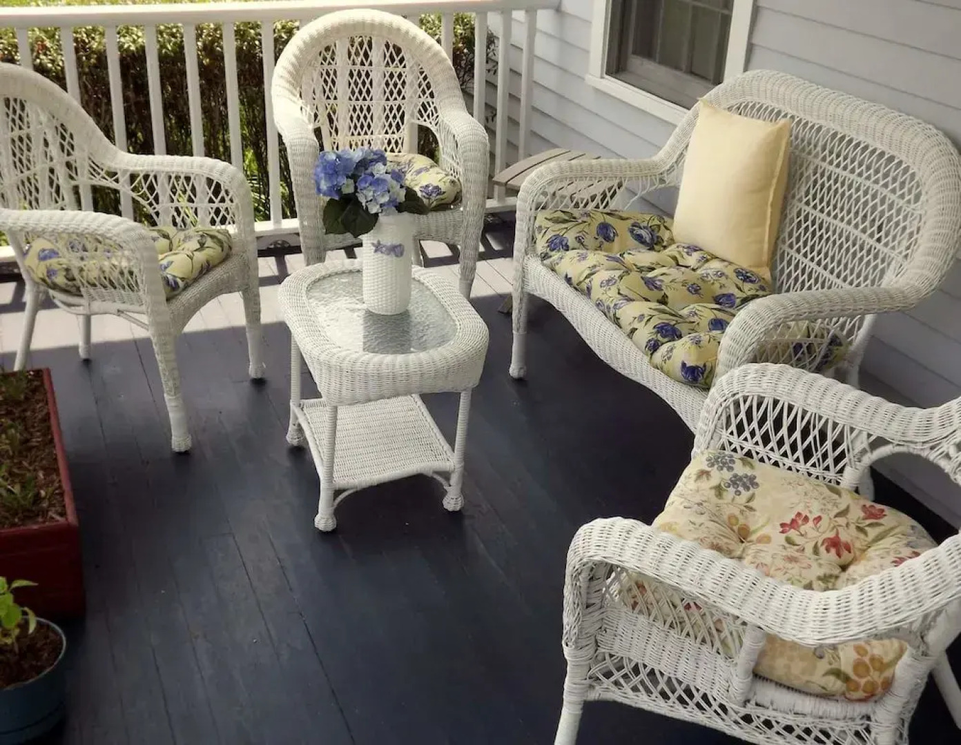 Walkable Home in Mystic Historic District