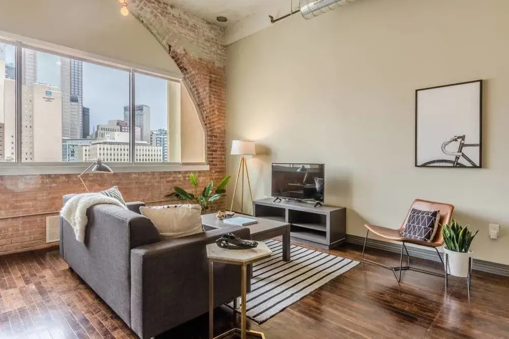 Homey 1BR Unit with Downtown Dallas Views