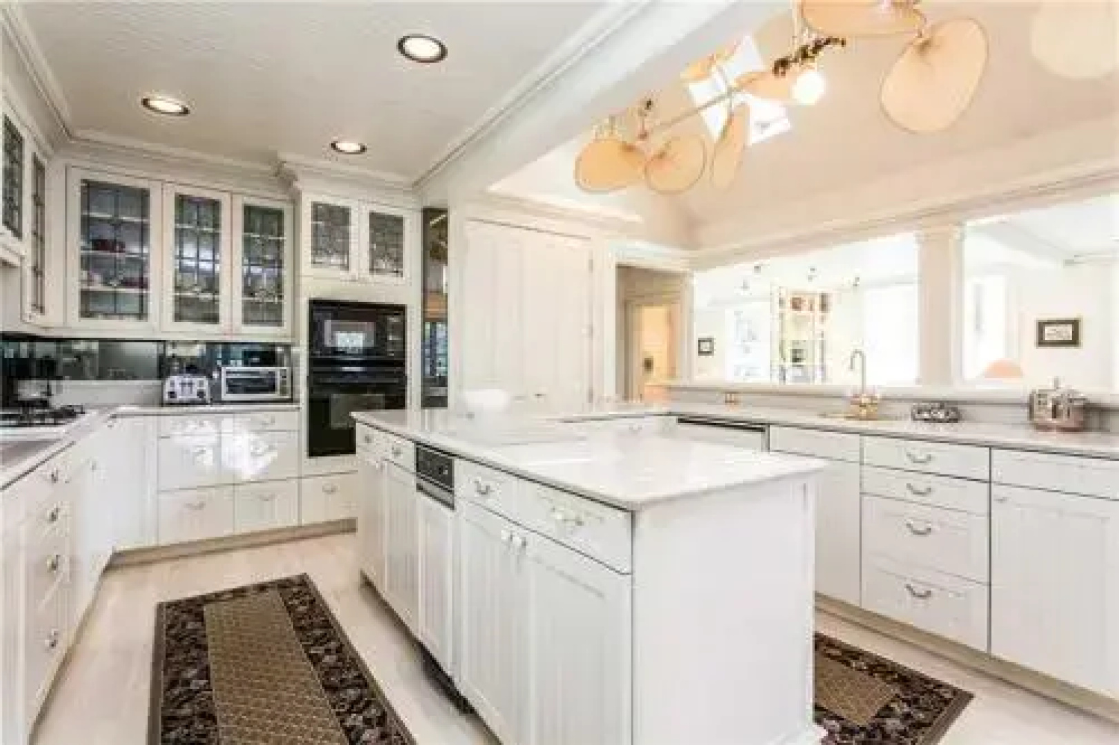 West End Splendor - 5 Bedrooms Home