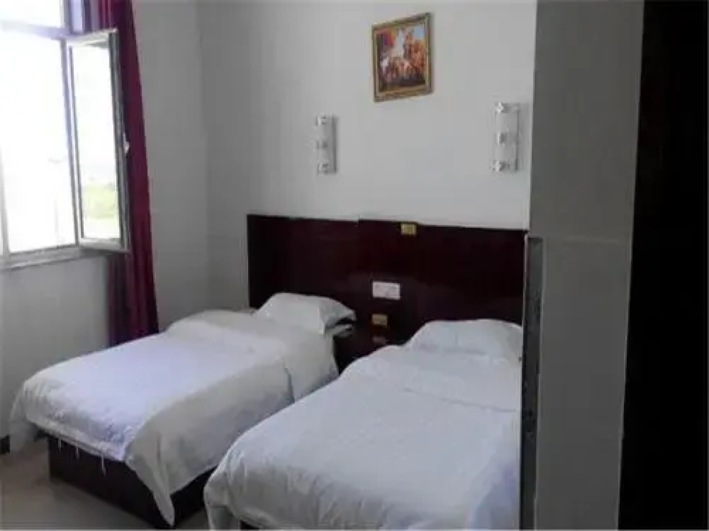 Ejinaqi Jinse Shengdian Business Inn