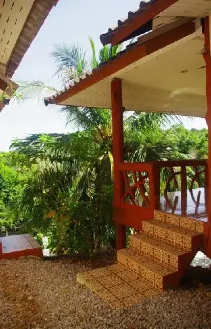 Le Balcon, Haad Yao.