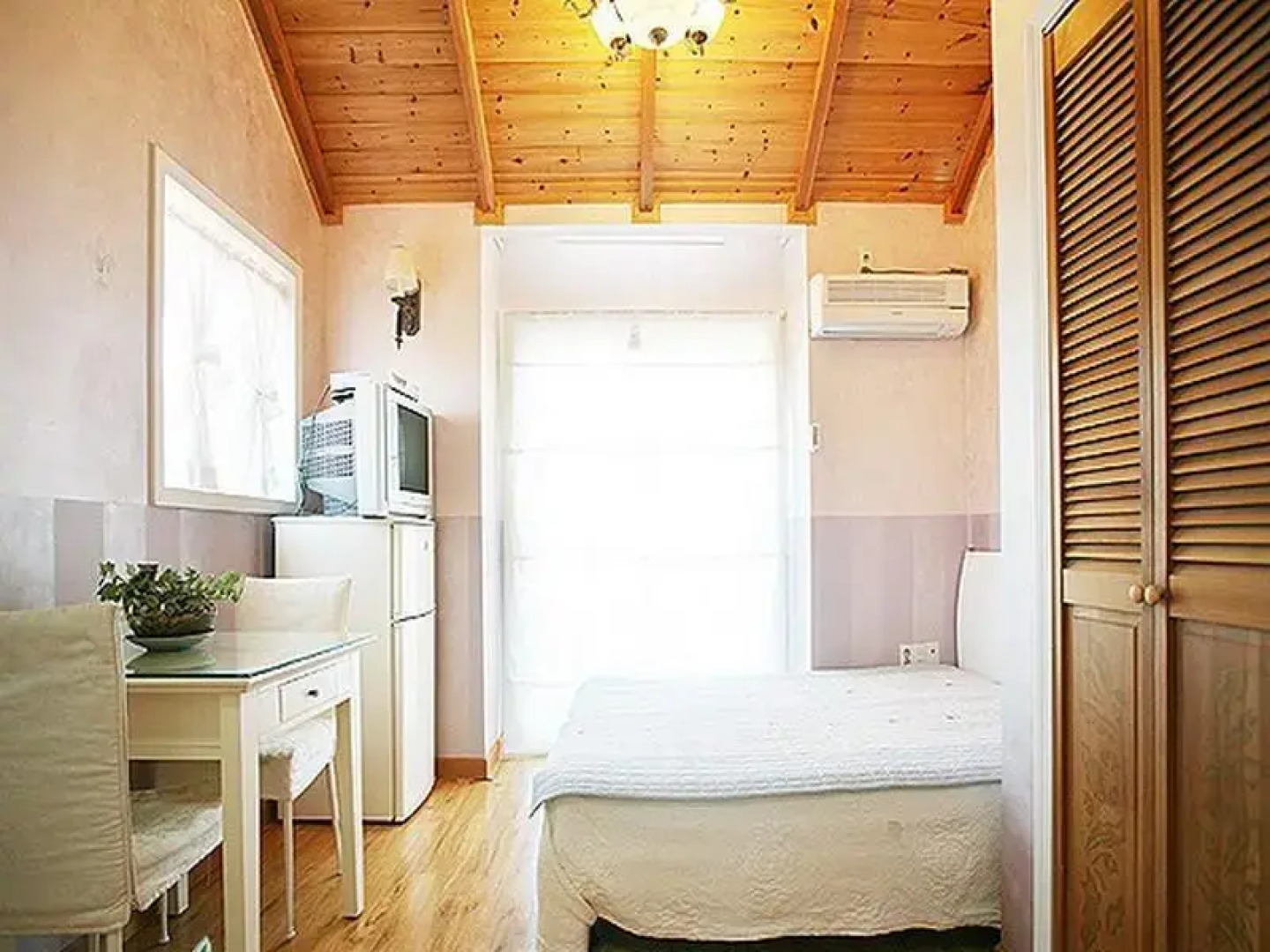 Lake Landscape Pension