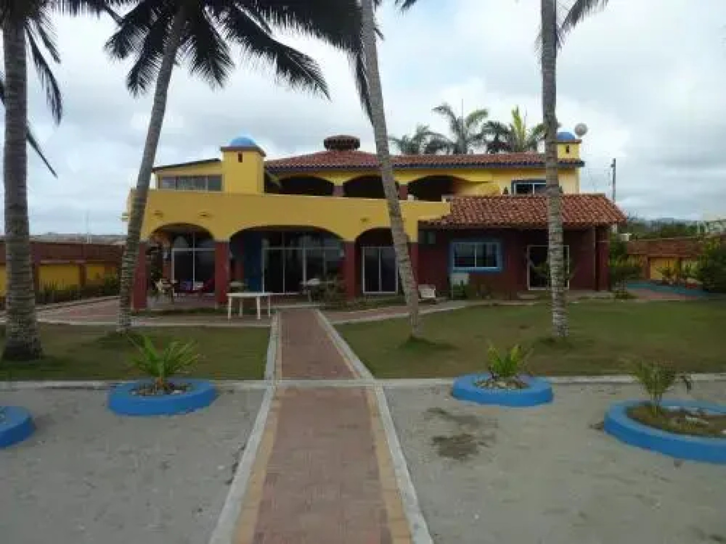 Casa Amarilla
