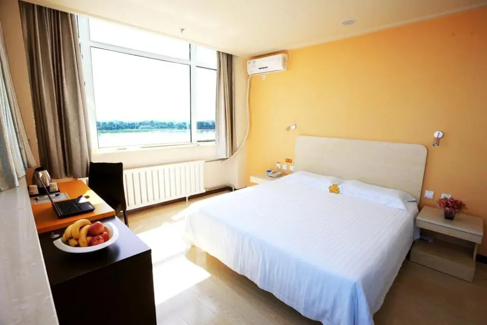 Huyue Hotel Chaoyang Train Station Store