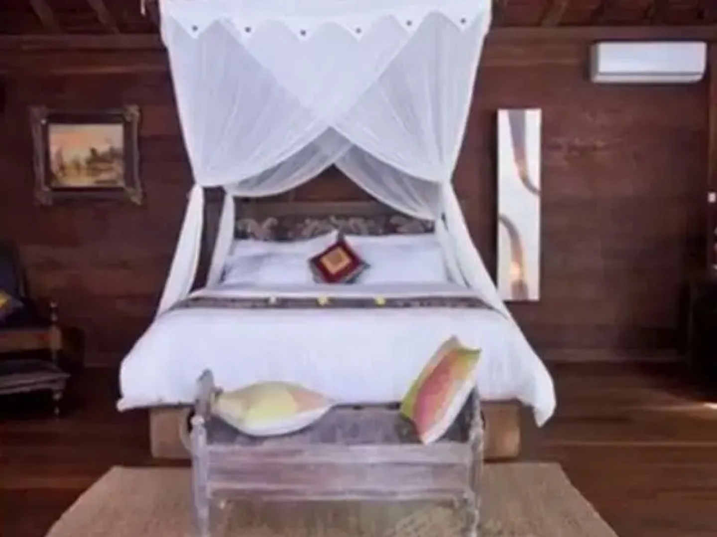 The Prabu House of Art and Villa
