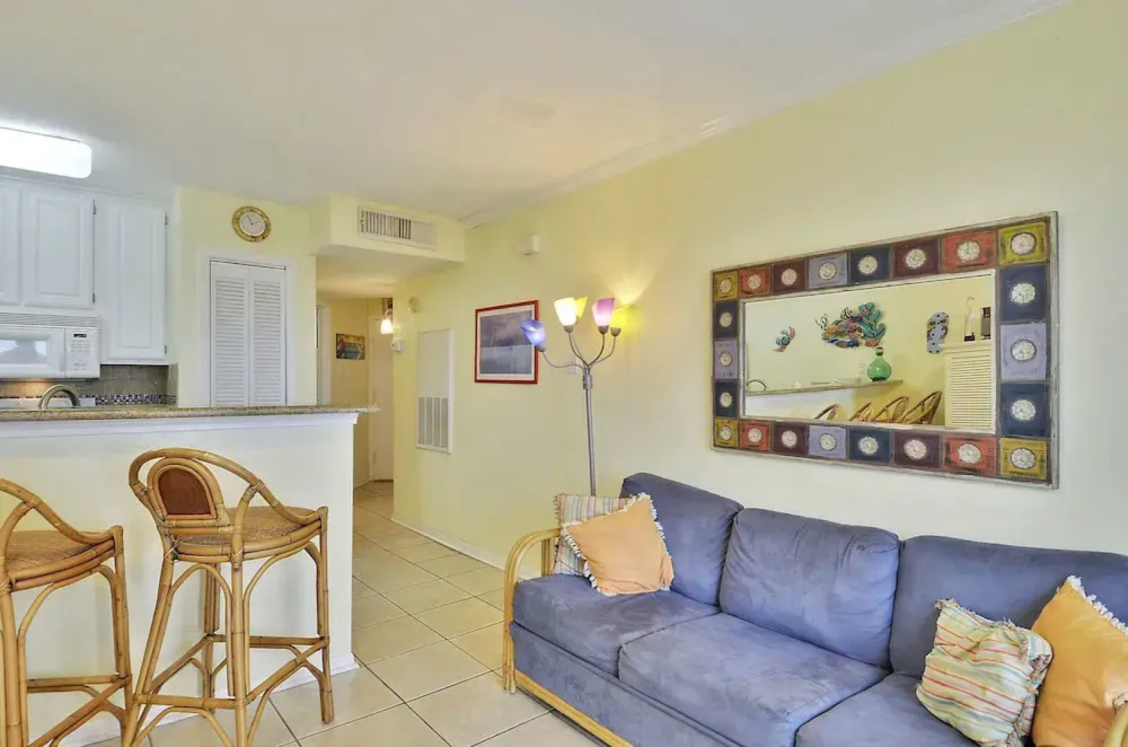 Hula Hut 1 Br condo by RedAwning