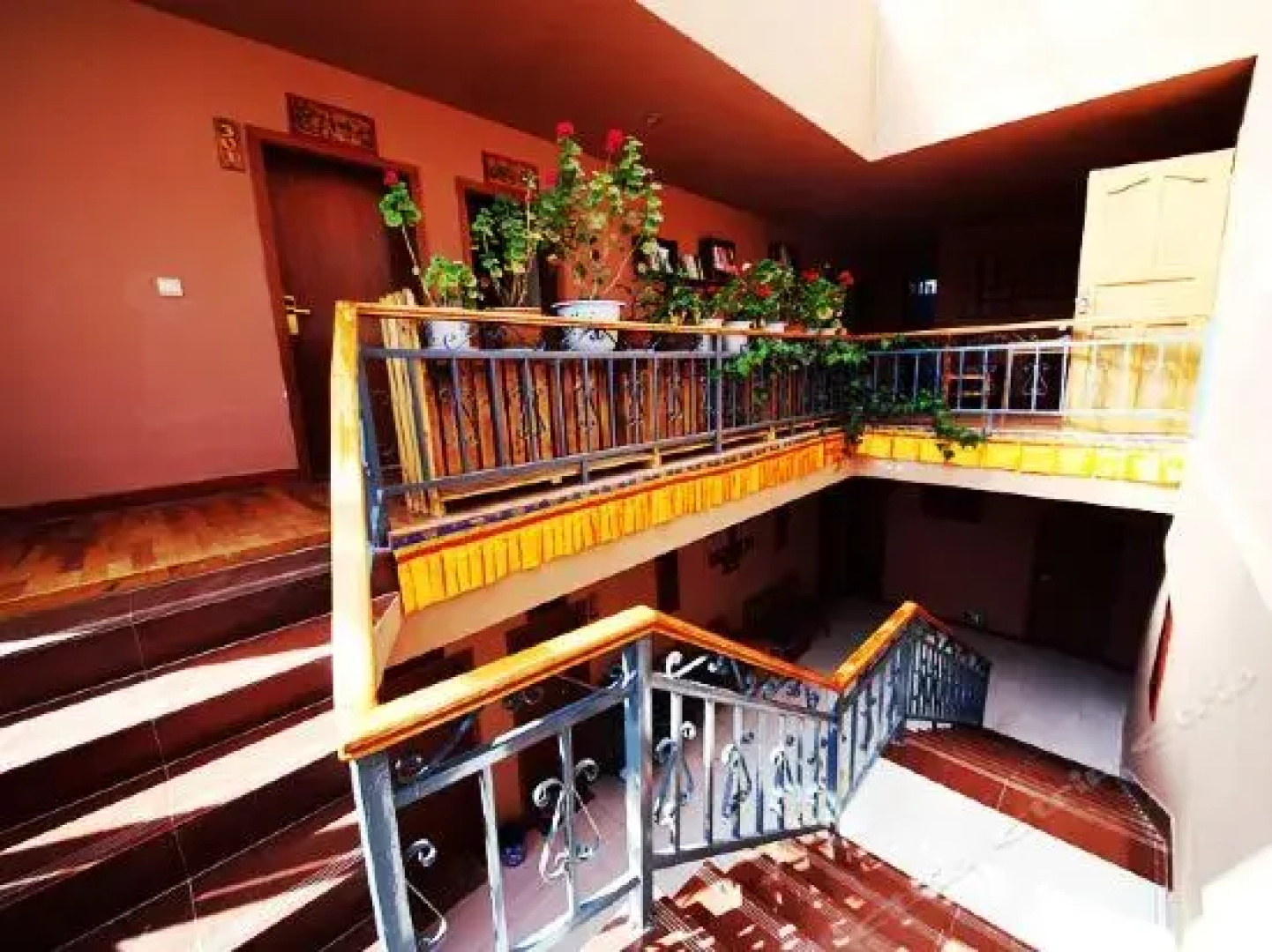 Shangri-La Cedar Inn