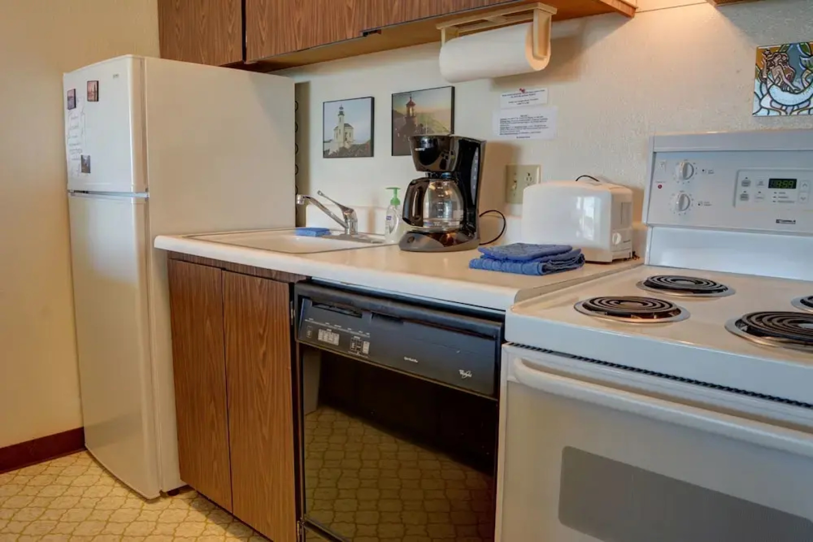 Surftides Plaza 153 Studio condo by RedAwning