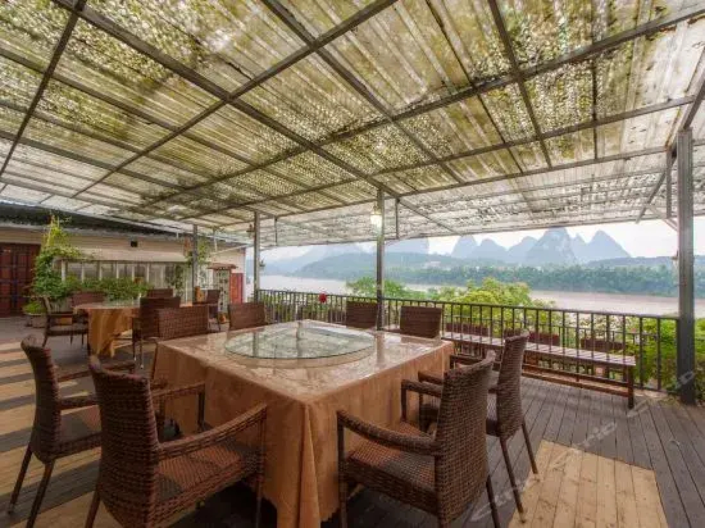 Yangshuo River Times Hotel