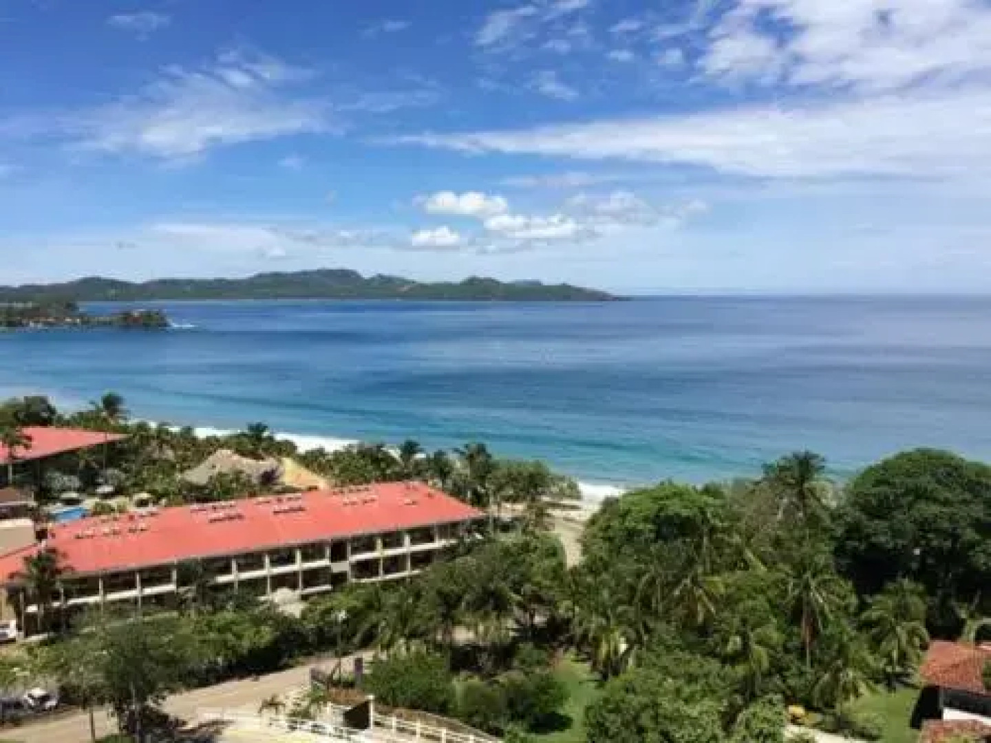 Luxury 2 bedroom condo with ocean view - Few steps from beach