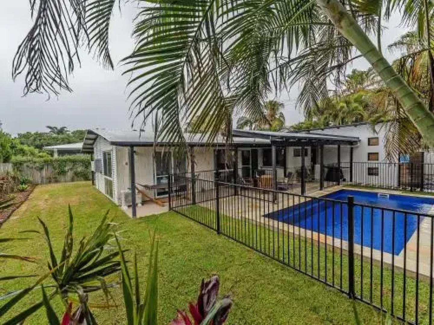 Sunny Coast Shack Pet Friendly Houses