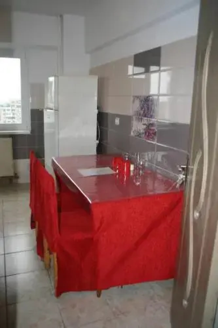Salonul Rosu