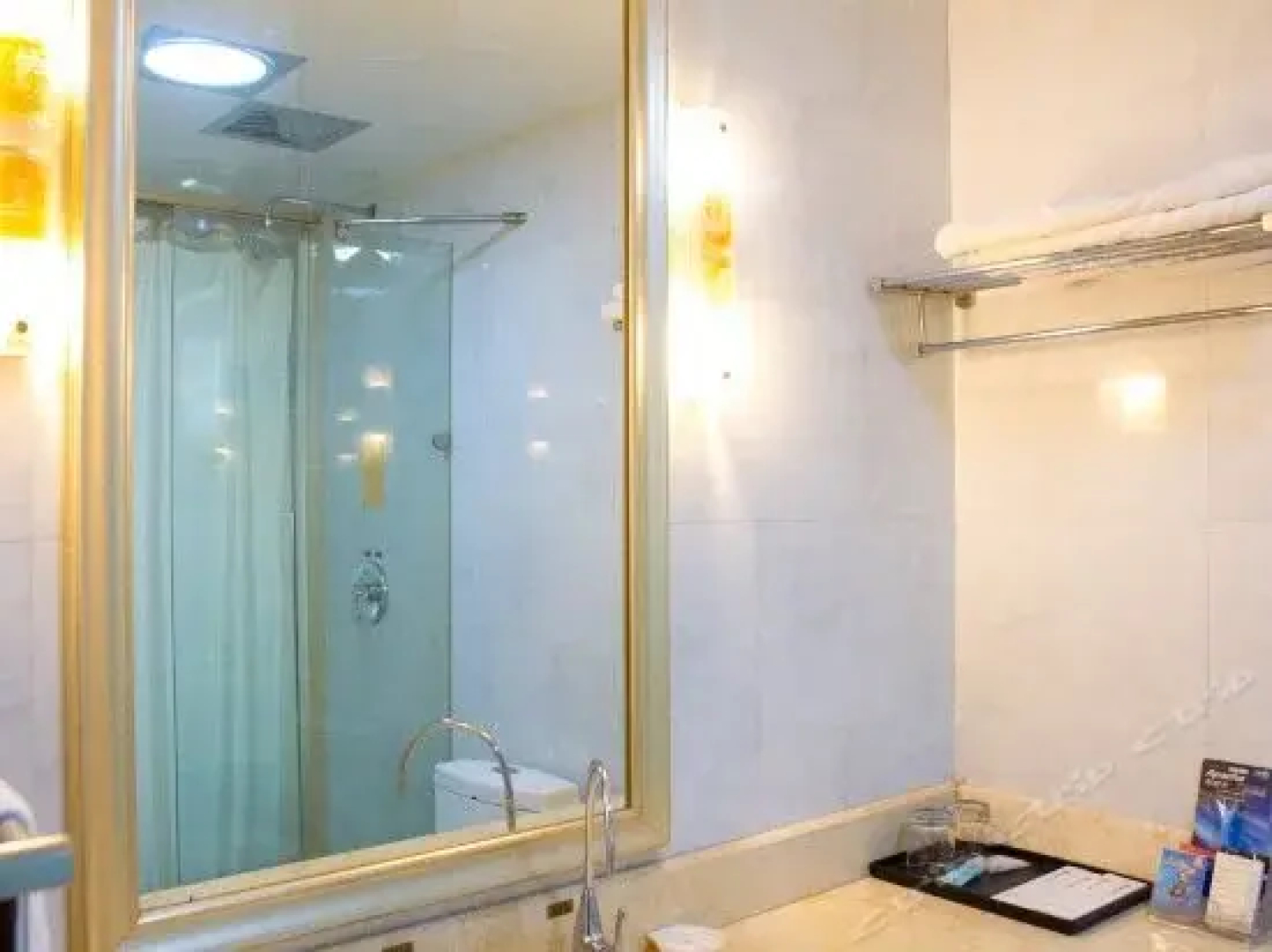 Zhengyang Hot Spring Business Hotel