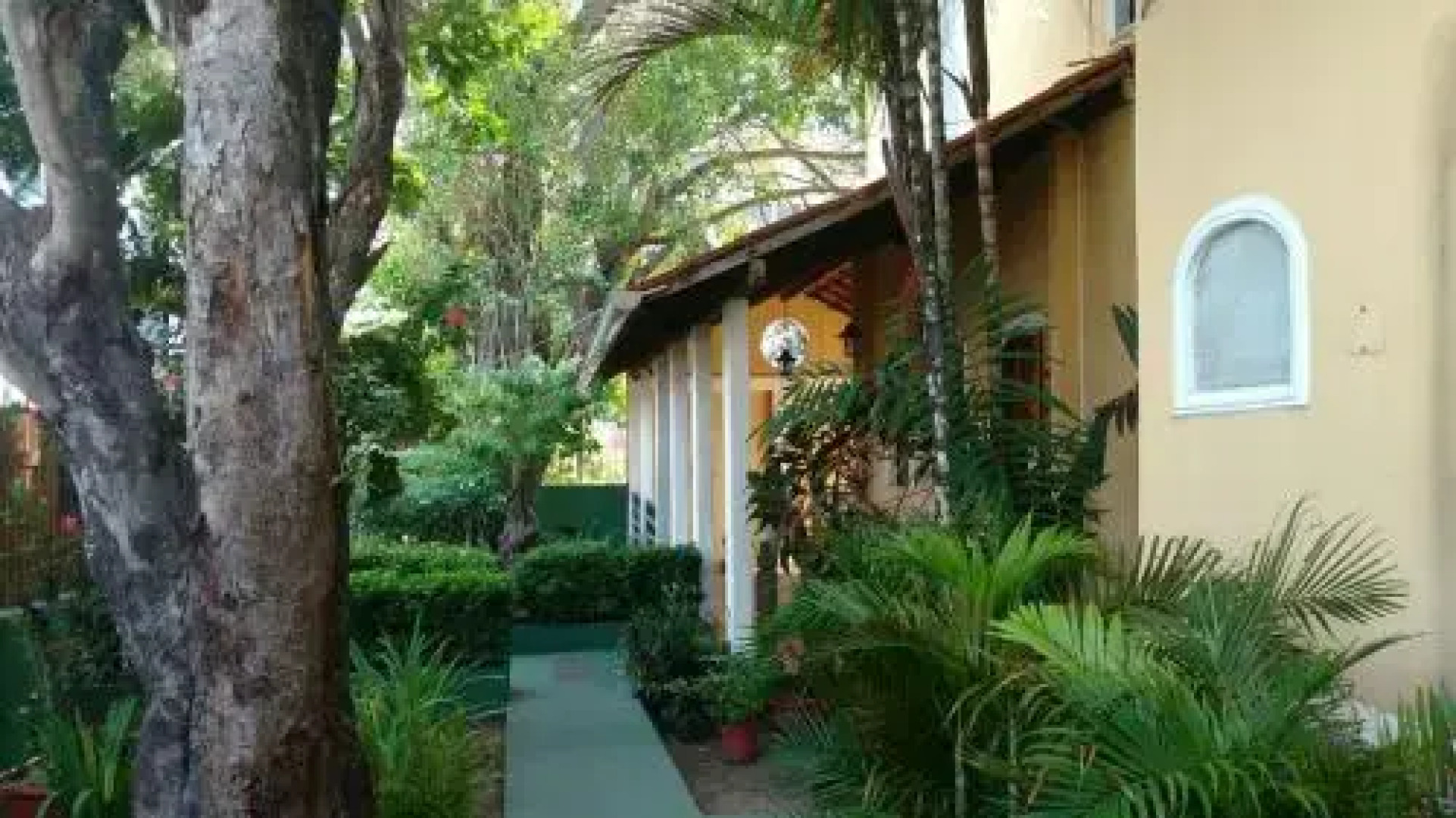 Chez Les Rois Bed and Breakfast