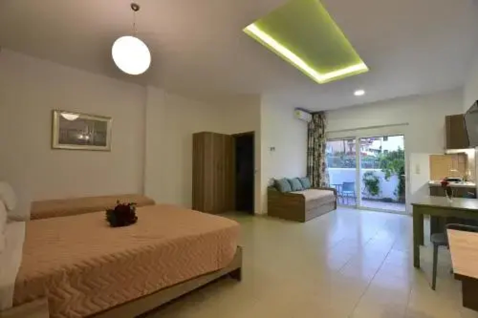 Nicole Rooms