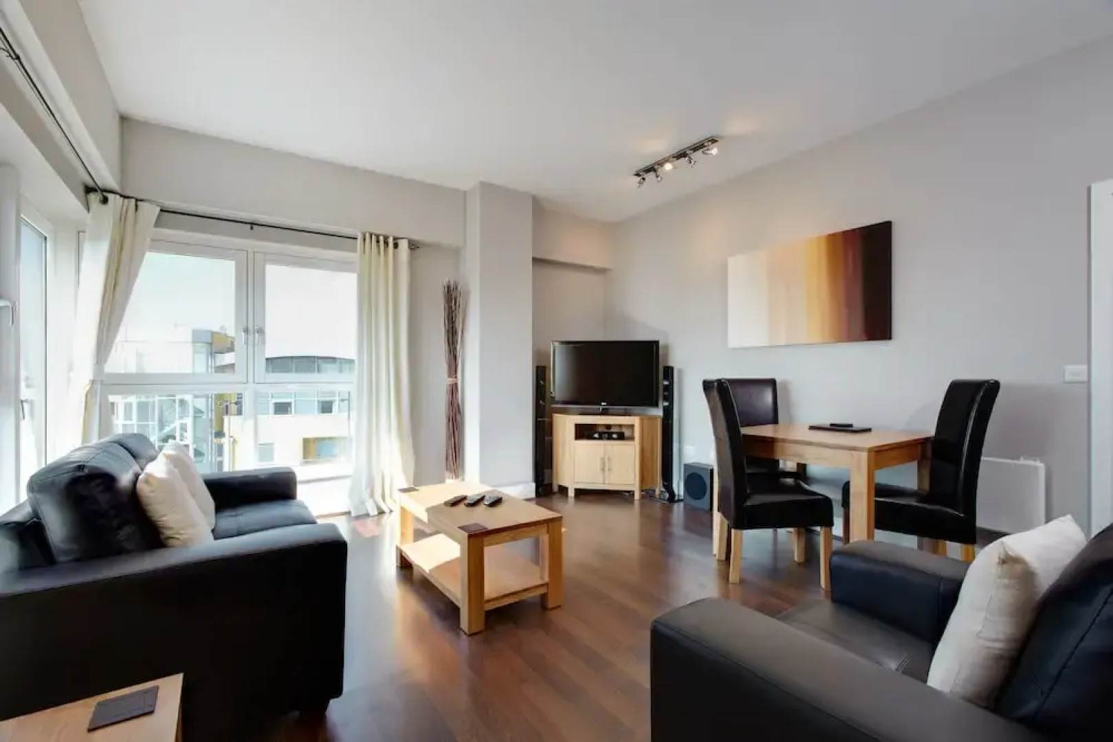 Skyline Plaza By Esa