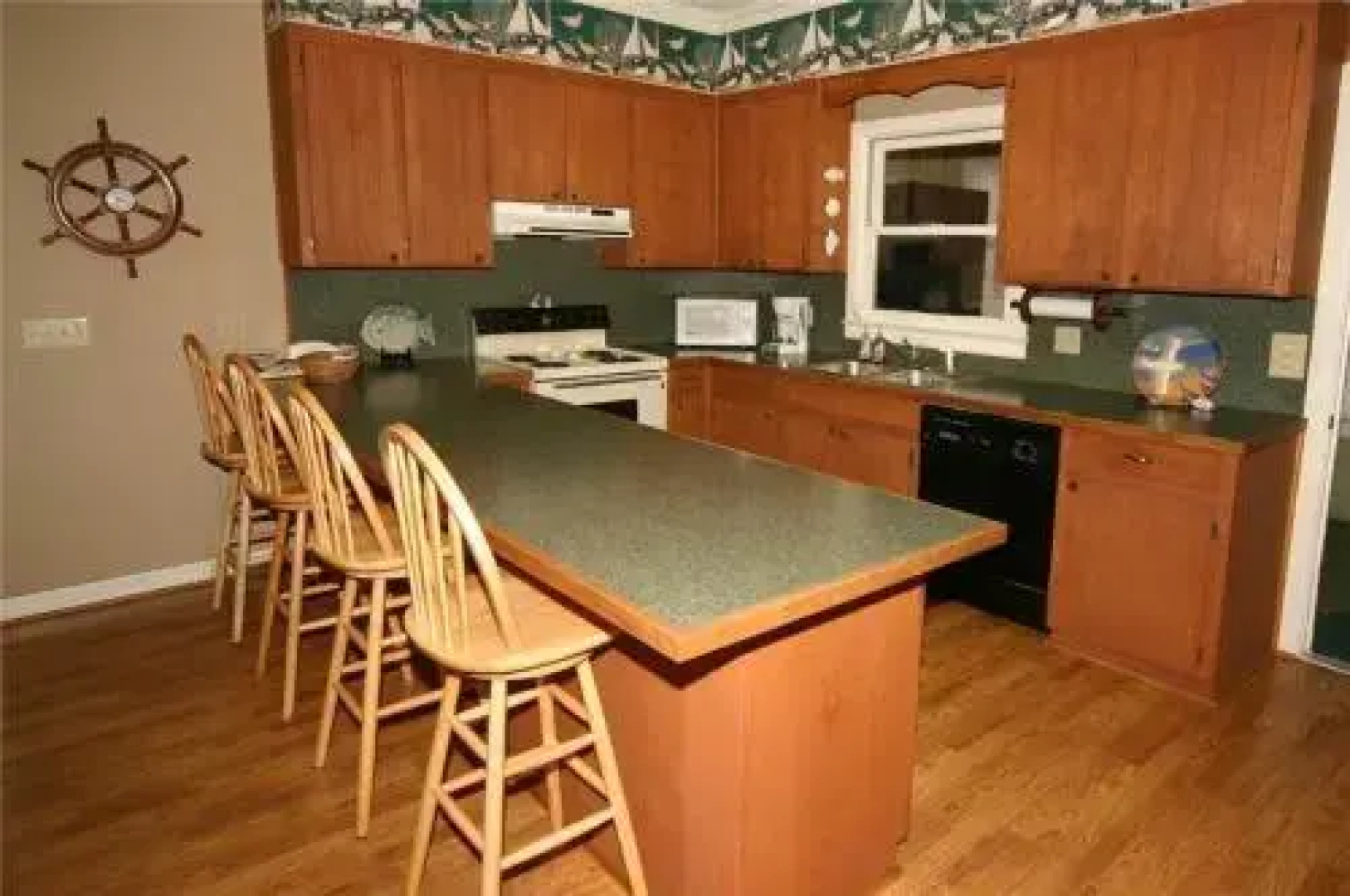 The Whimsical Whale Private - 4 Br Home