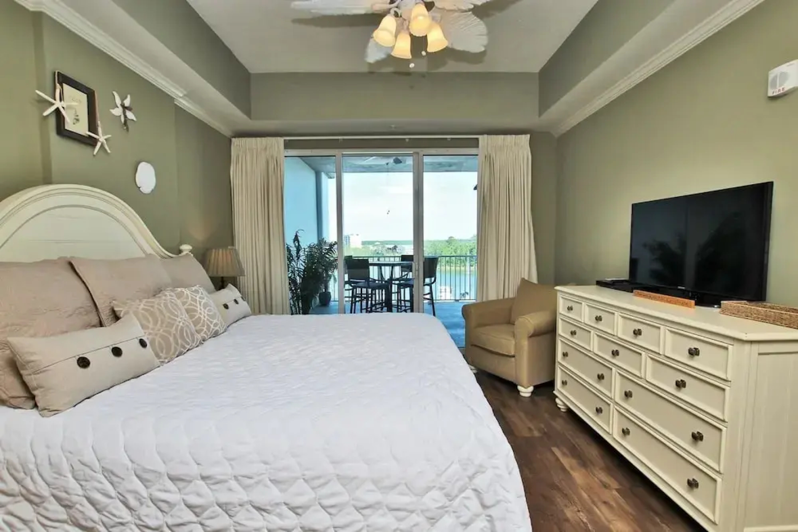 Wharf 405 - 2 Br condo
