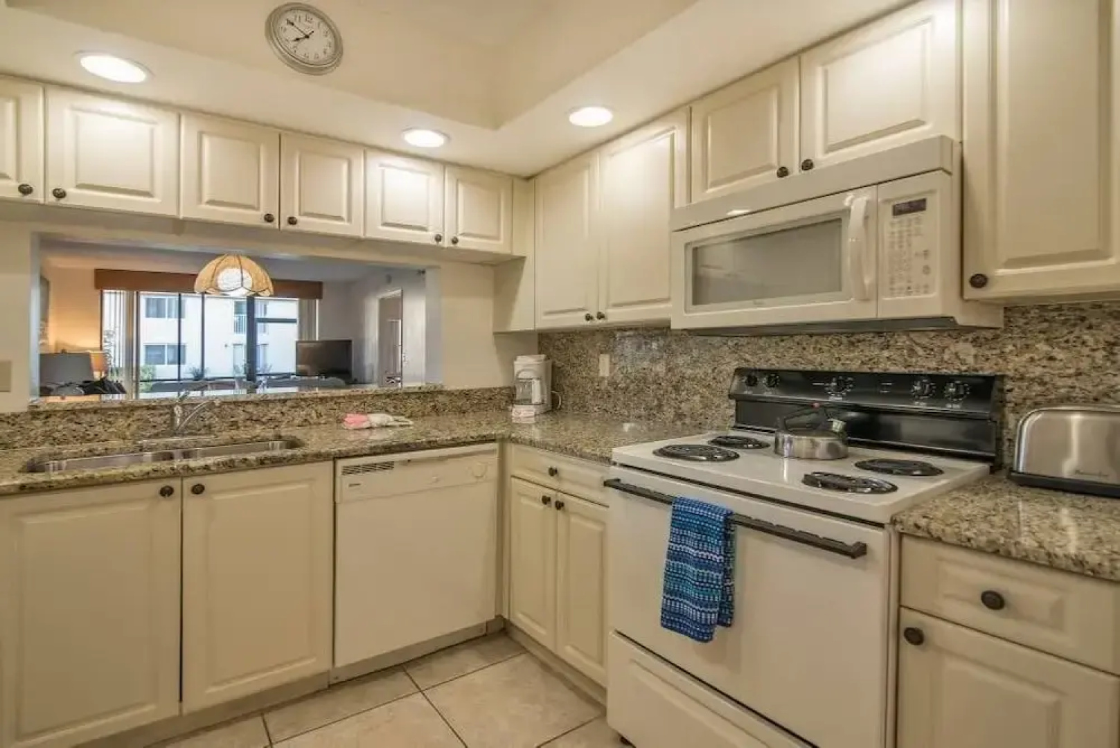 Shorewalk Vacation Condo 15 minutes to Bradenton Beach Entire Condo