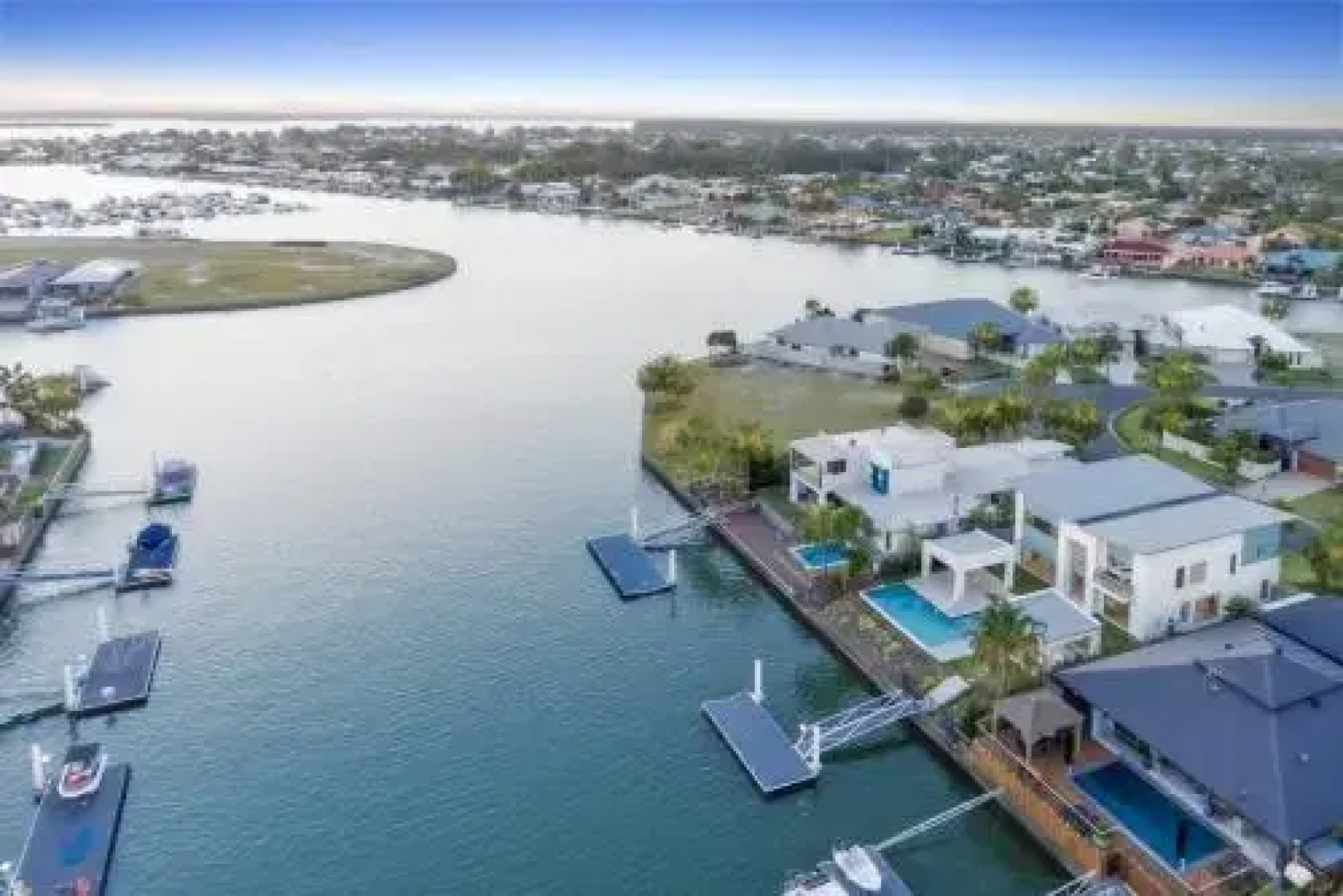 Luxury Canal Front Holiday House