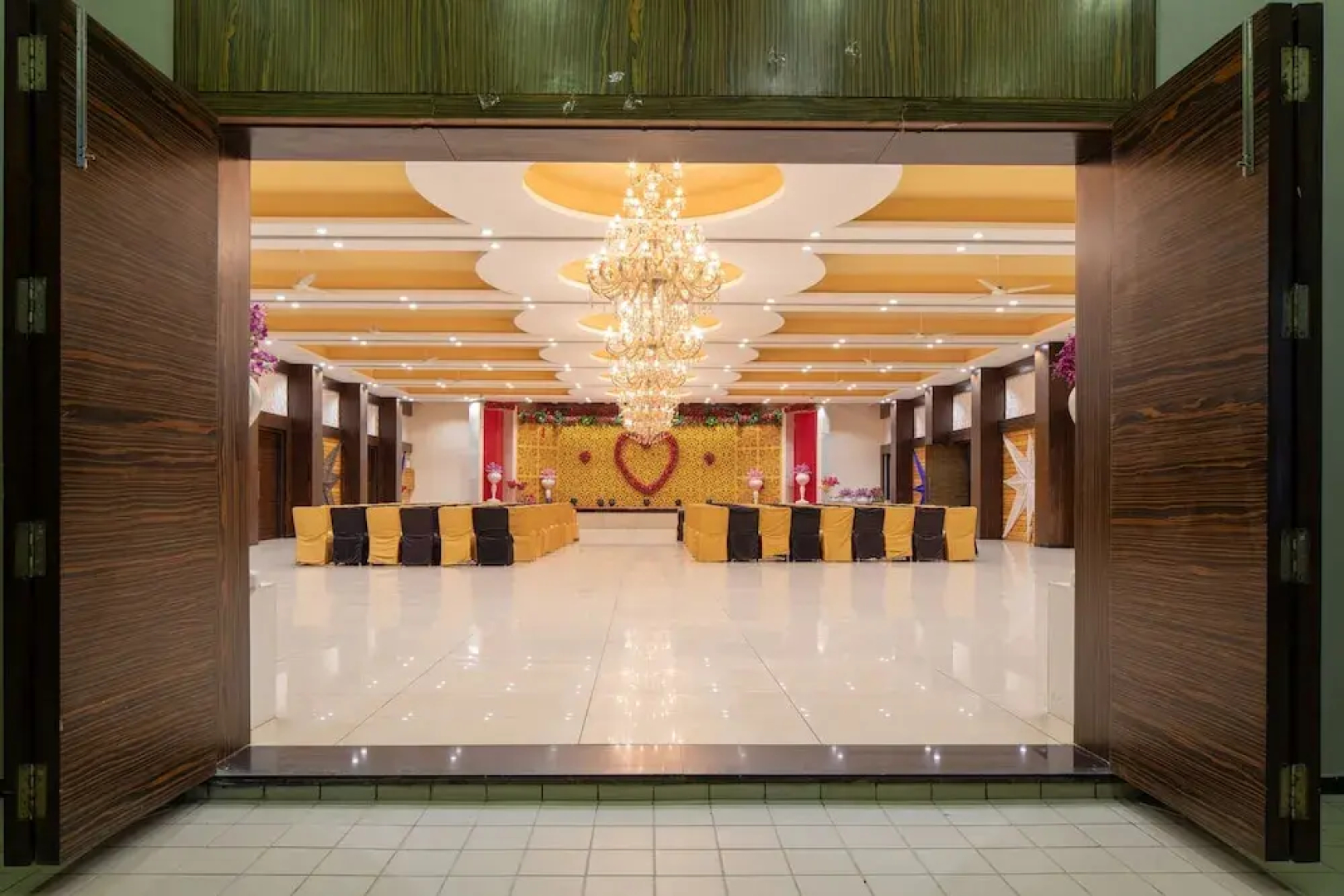 Capital O 19528 Hotel Park Palace