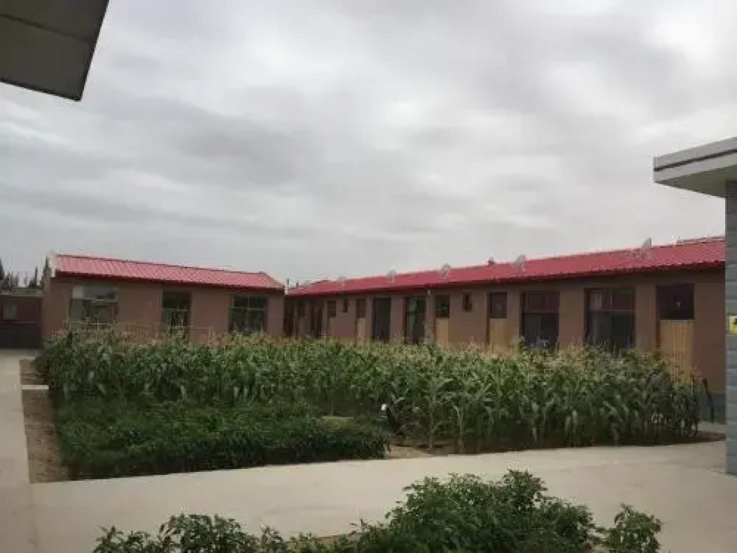 Zhongwei Shapotou Riverside Rural Guesthouse