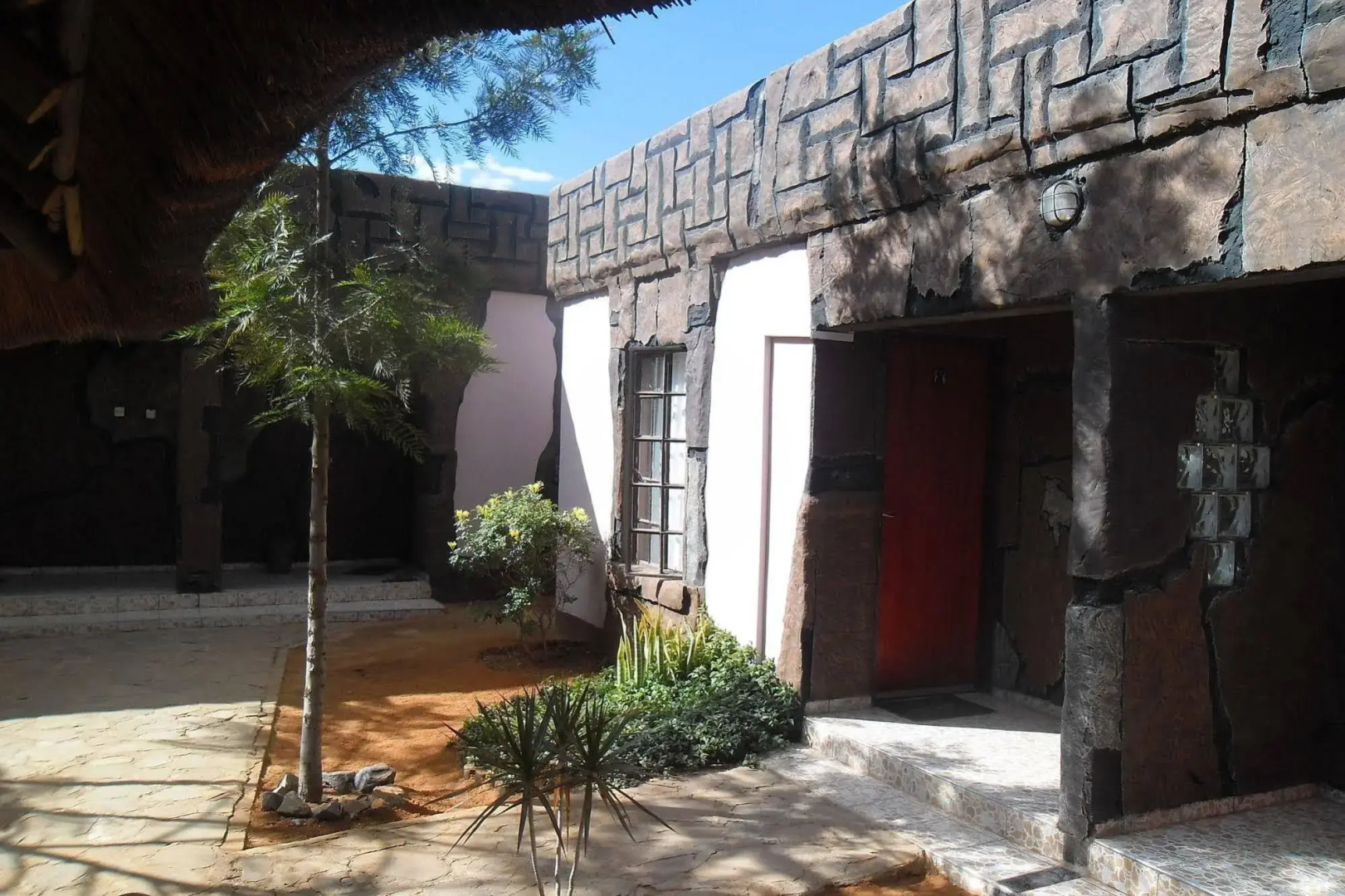 Isabel Guest Suites & Tours